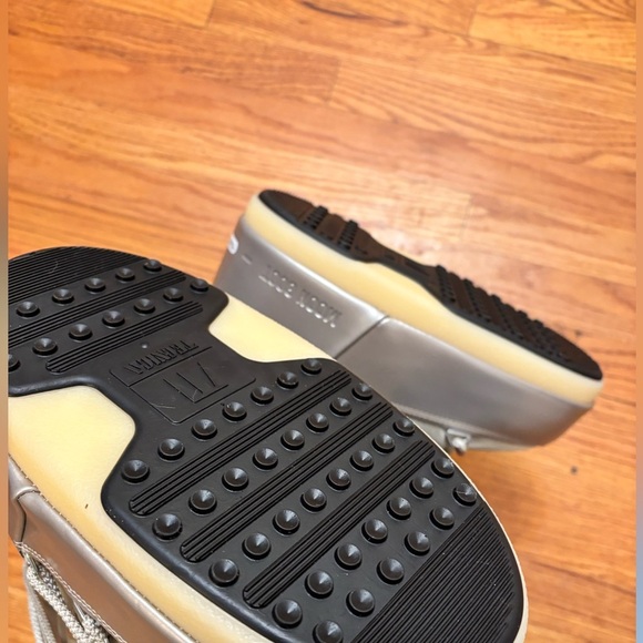 new Moon Boot Icon Glance Platinum Satin Boots - Picture 7 of 12